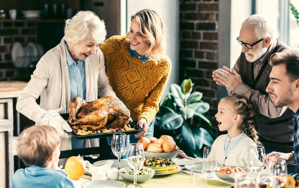 thanksgiving-family-shutterstock-img