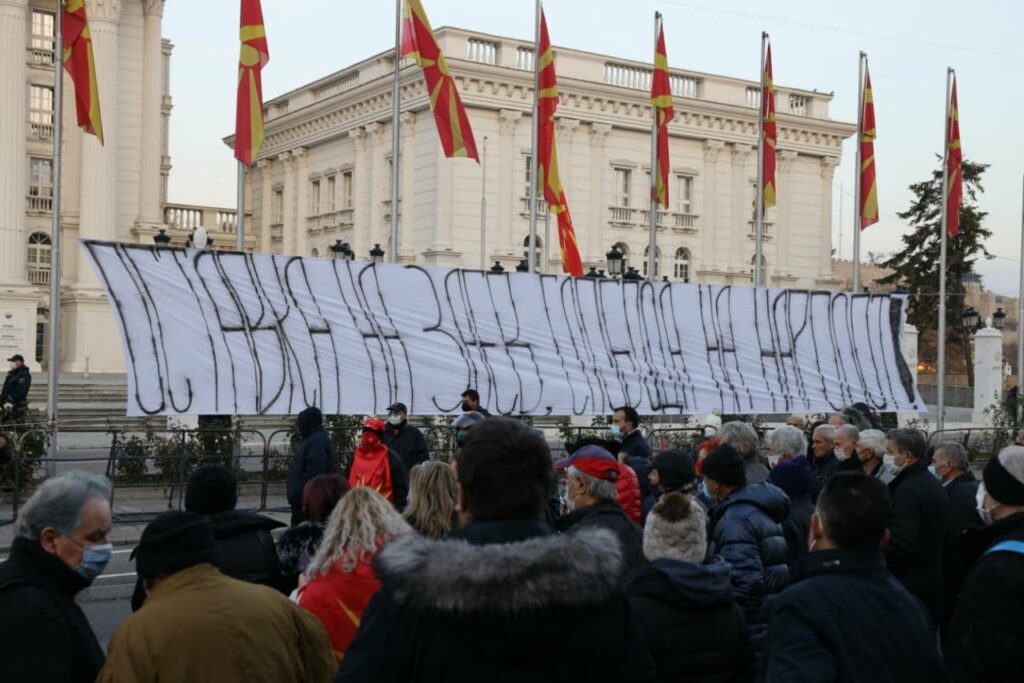 815411-sledete-vo-zhivo-protesti-vo-skopje-ostavka-na-zaev-sloboda-na-nardot-video