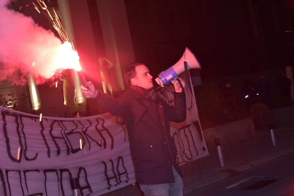 815448-neloski-dodeka-vlasta-gi-ponizhuva-vmro-dpmne-ke-im-oddava-pochit-na-site-onie-koi-se