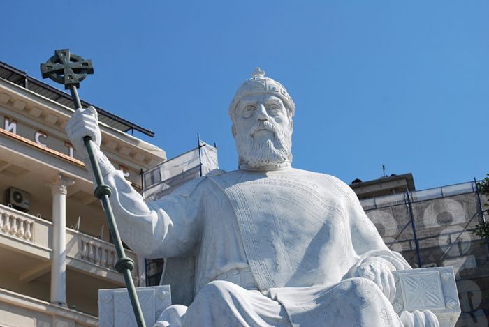 815727-bugarski-trud-komisijata-zaglavi-kaj-car-samoil-ili-go-lazhat-zaev-ili-toj-gi-lazhe-site