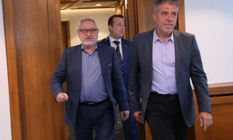 815751-makedonskata-komisija-ne-popushta-za-jazikot-i-car-samoil-detali-od-sostanokot