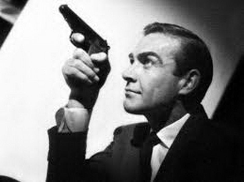 815834-pishtolot-na-shon-koneri-od-filmot-za-dejms-bond-prodaden-po-neverovatna-cena-ke-vi-se-zavrti