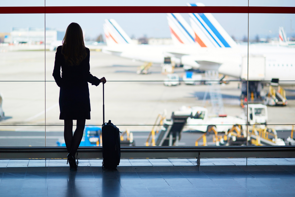 818755-trikovi-na-aerodromite-eve-zoshto-ima-skulturi-mnogu-staklo-i-doobar-pogled-na-pistata