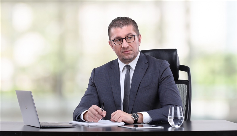 818838-mickoski-chekaa-da-zavrshat-izborite-i-da-se-iznaigraat-za-da-donesat-novi-merki