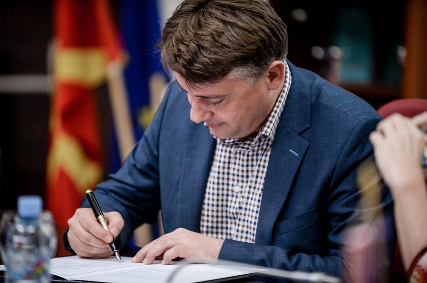820042-skopski-shemi-posocheni-se-i-dokumenti-deka-petre-plakal-uslugi-na-shilegov