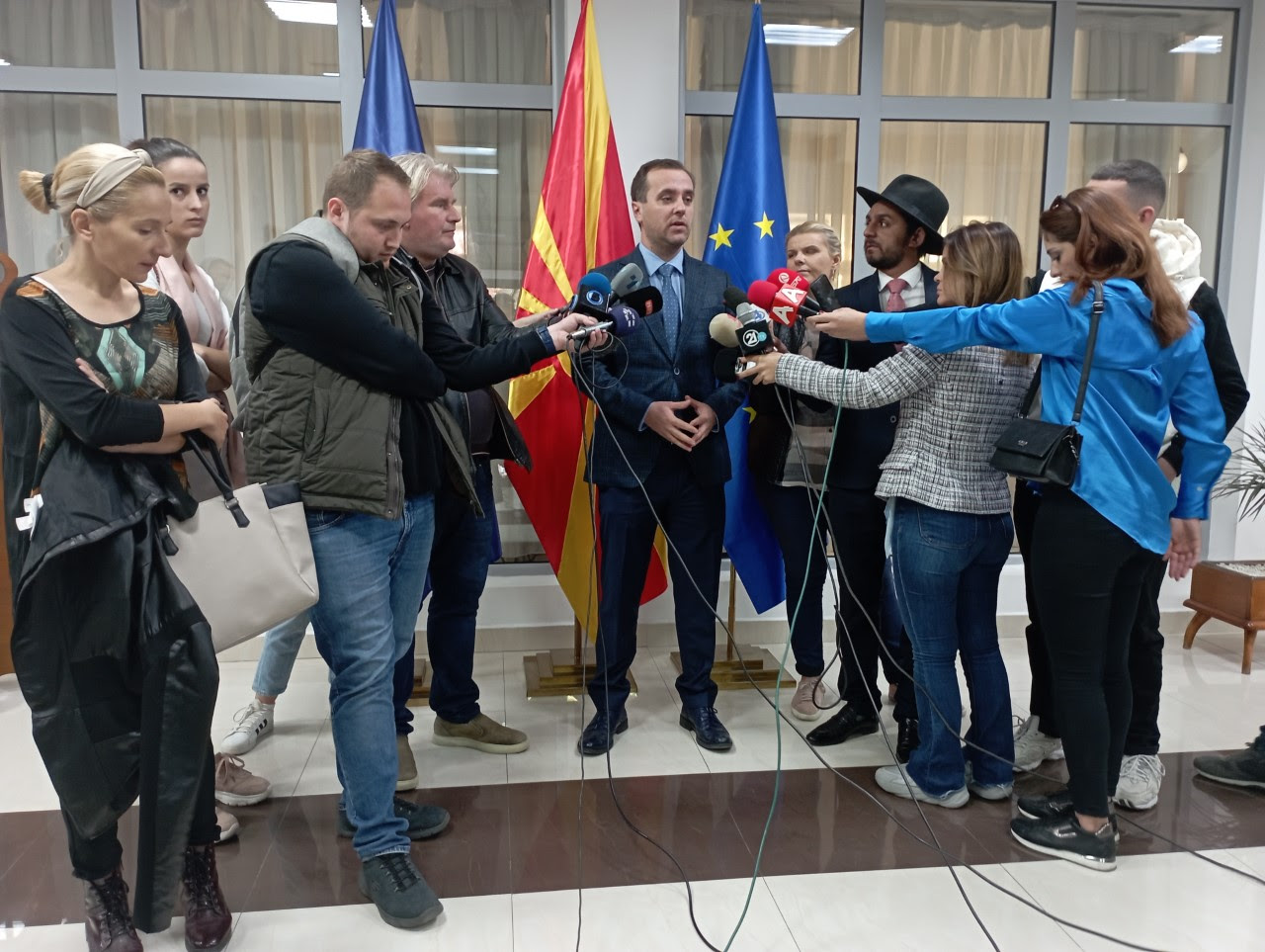 Алити: Со законите за вработени во јавниот сектор и за административни ...