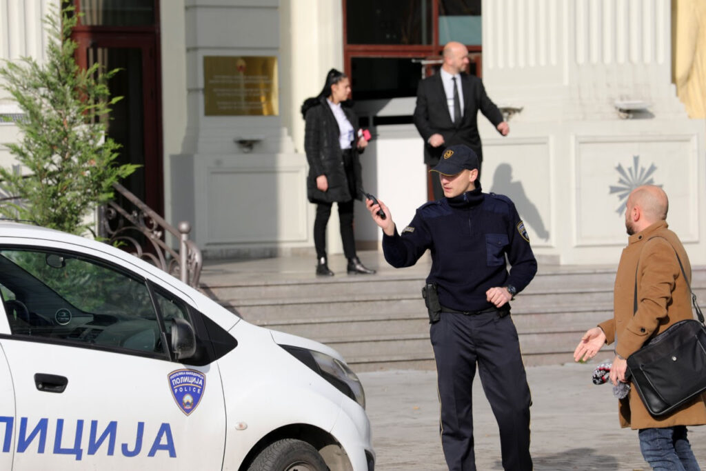 ХАОС ВО СКОПЈЕ! Дојави за БОМБИ на сите страни - МНР, ГТЦ, Џевахир сити ...