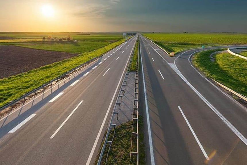 „Во Србија ЌЕ СЕ ГРАДАТ 16 НОВИ АВТОПАТИ и експресни патишта“