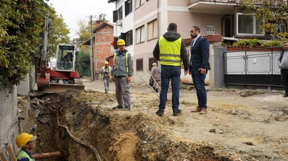 Штипјани го дочекаа првиот слој асфалт на улицата „Панче Караѓозов“ - Вечер