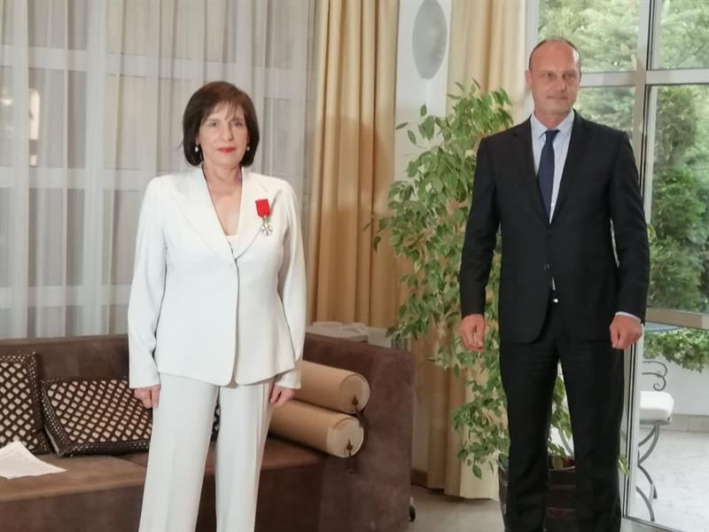 Илинка Митрева одликувана со орден „Витез на Легијата на Честа" од Франција - Vimarsana News